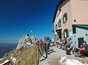 Salita primaverile dal Pian dei Resinelli al RIF. ROSALBA il 14 aprile 2013 - FOTOGALLERY